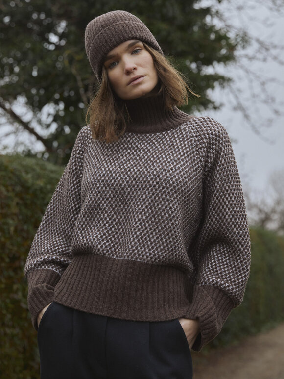 Basic Apparel - Line T-neck sweater - brown/grey knit