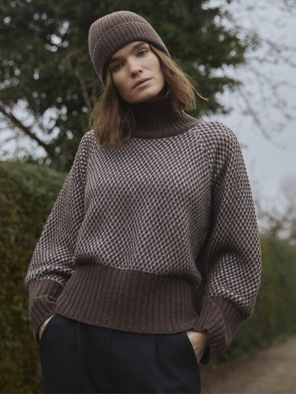 Line T-neck sweater - brown/grey knit