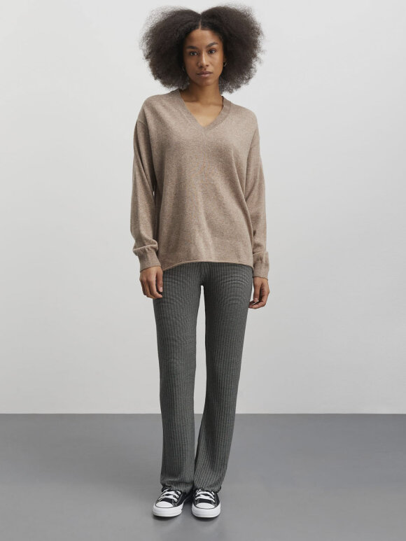 Mads Nørgaard - Bally eco wool sweater - V neck oak