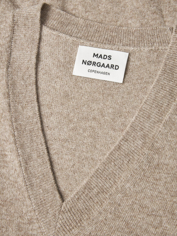 Mads Nørgaard - Bally eco wool sweater - V neck oak