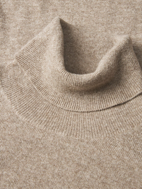 Mads Nørgaard - Kally eco wool sweater - high neck oak