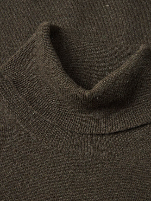 Mads Nørgaard - Kally eco wool sweater - High neck coffee 