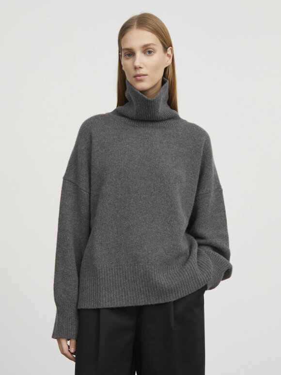 Skall Studio - Silene t-neck sweater - graphite grey