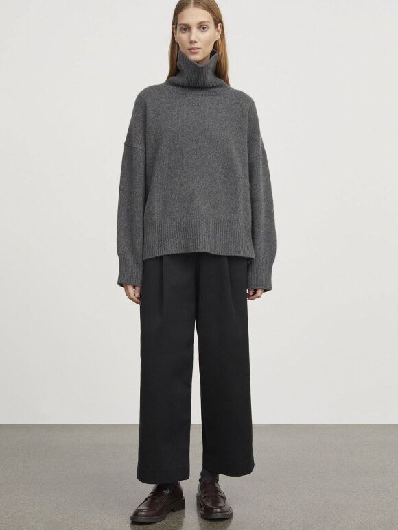 Skall Studio - Silene t-neck sweater - graphite grey